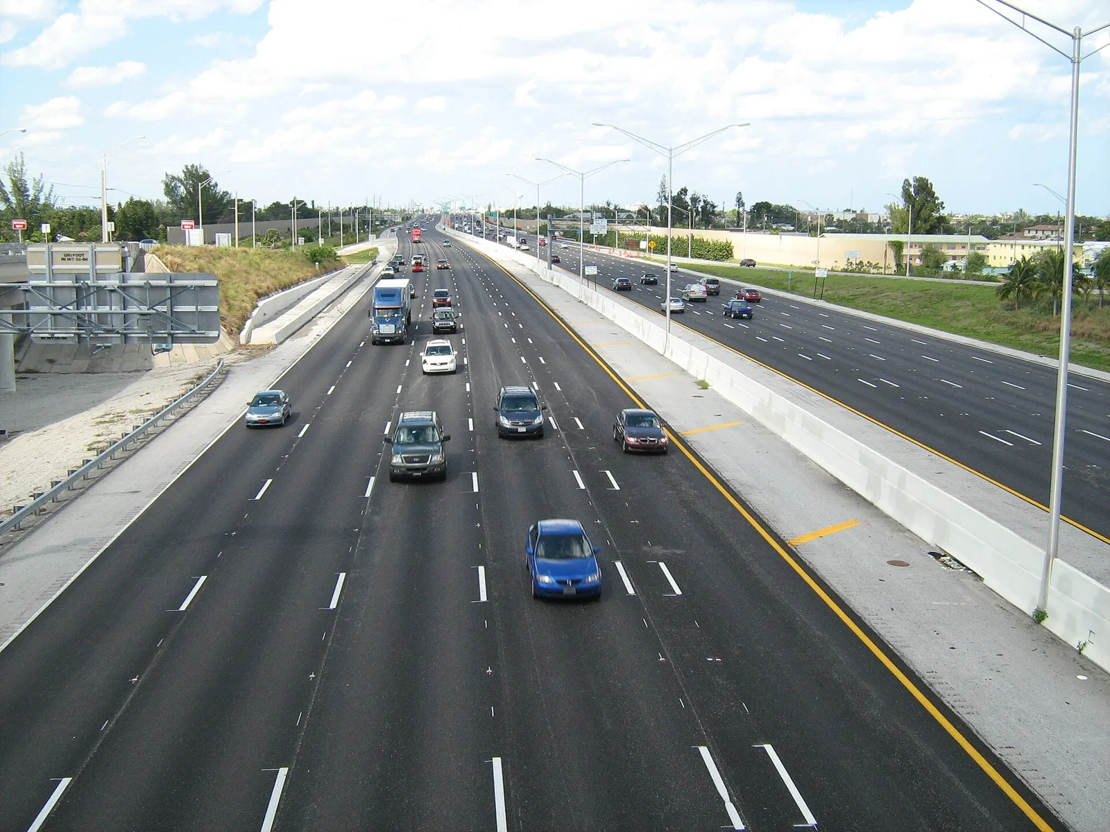 I-95 seen from the Lantana Road overpass in Lantana, the interstate that links Lantana, Boynton Beach, Delray Beach and Lake Worth Beach
