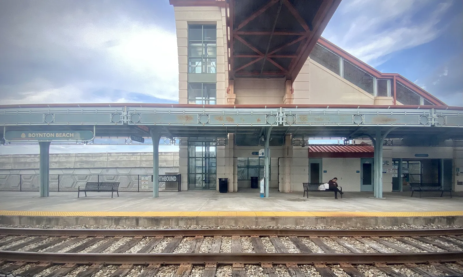 The platform and footbridge at the Boynton Beach Tri-Rail station on High Ridge Road.