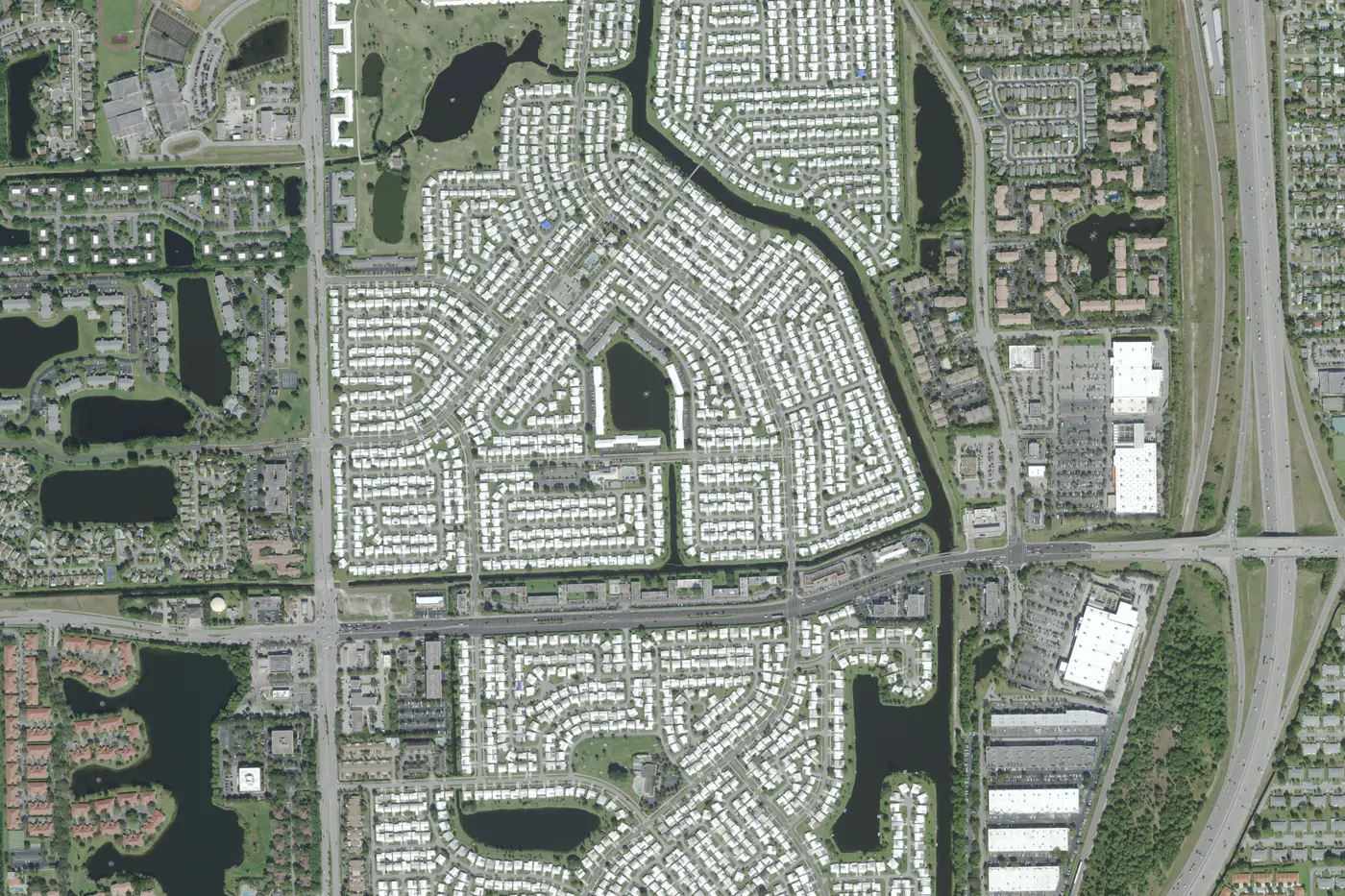 Palm Beach Leisureville (top) and Boynton Beach Leisureville (bottom), on either side of Woolbright Road east of Congress Avenue, in a USDA aerial photograph from the 2021 Florida survey